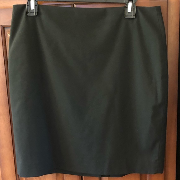 Banana Republic Dresses & Skirts - Banana Republic black suit skirt. Size 8. Banana Republic Dresses & Skirts - Banana Republic black suit skirt. Size 8.
